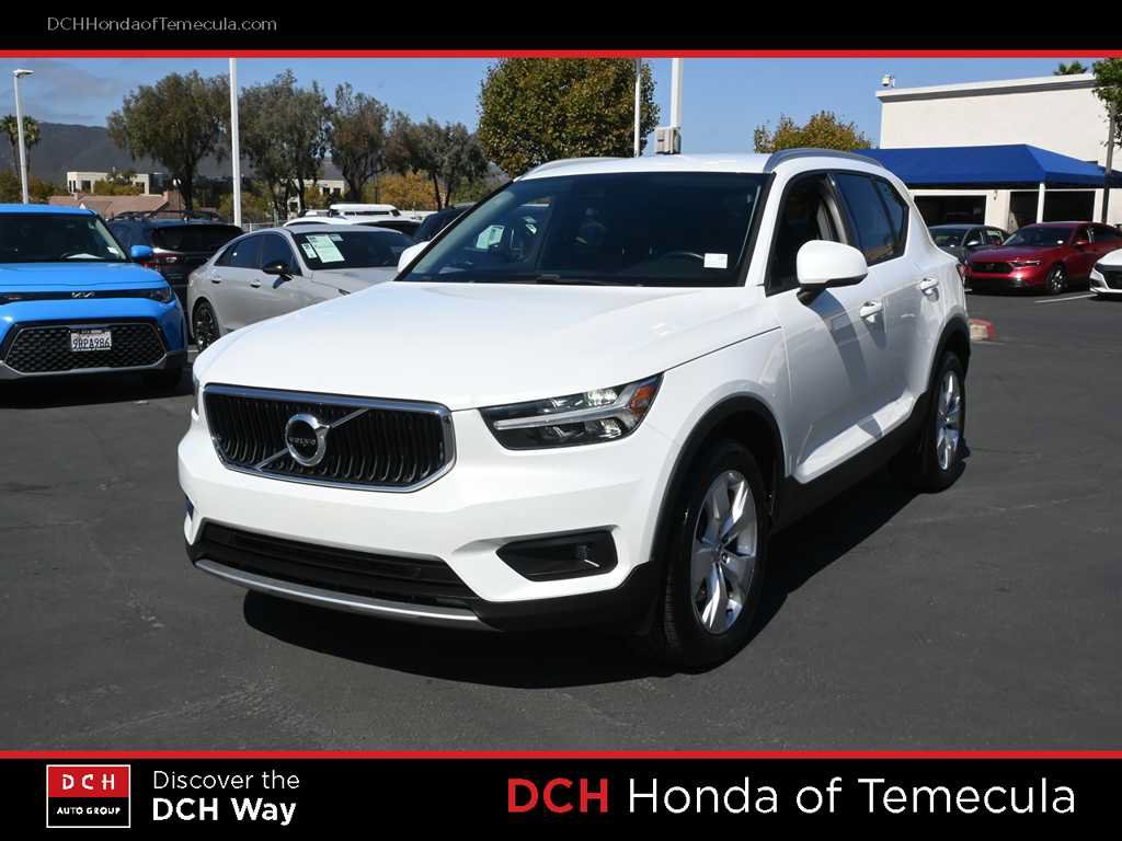 Used 2021 Volvo XC40 T4 Momentum