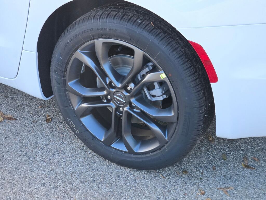 New 2026 Chrysler Pacifica Select image 16