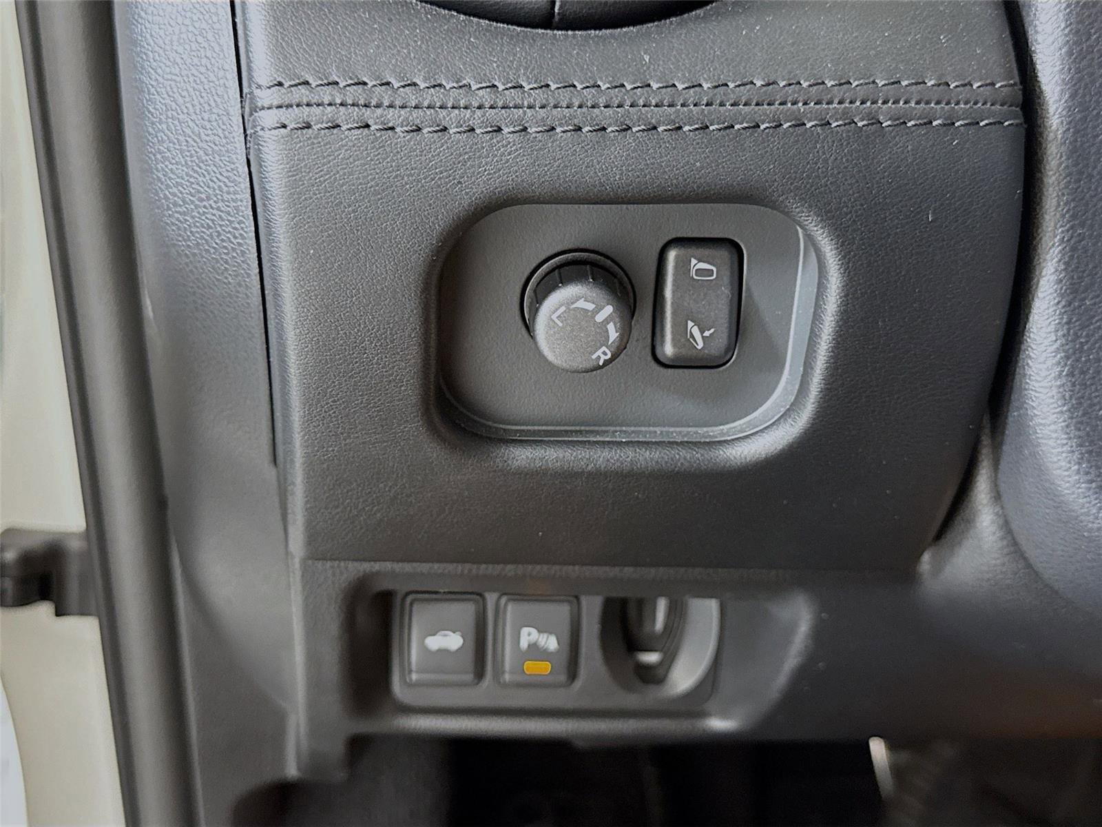 Used 2020 Nissan GT-R Premium image 24