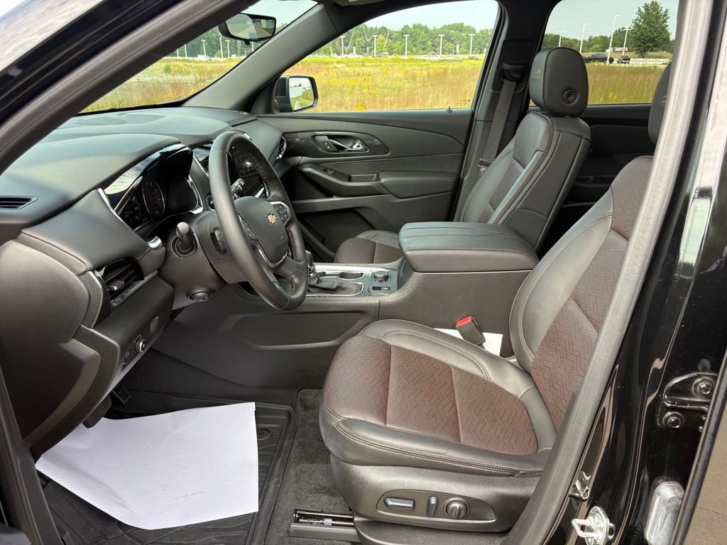 Used 2023 Chevrolet Traverse High Country AWD/4WD image 16