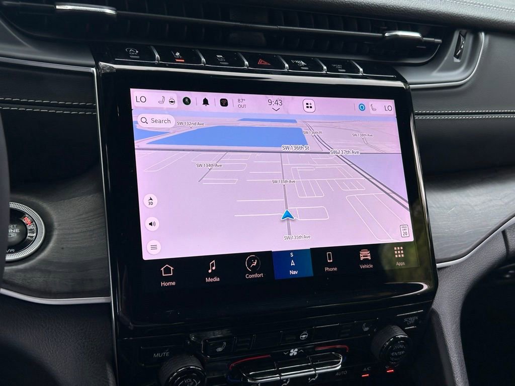 Certified 2024 Jeep Grand Cherokee Limited w/ Black Appearance Package image 22