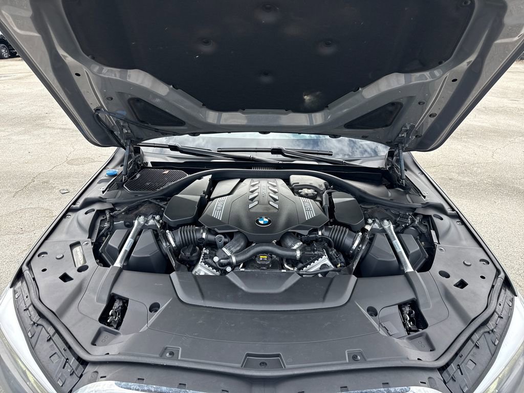 Used 2021 BMW 750i xDrive w/ Executive Package image 30