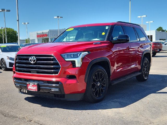 Used 2025 Toyota Sequoia Limited w/ Tow Technology Package AWD/4WD image 4