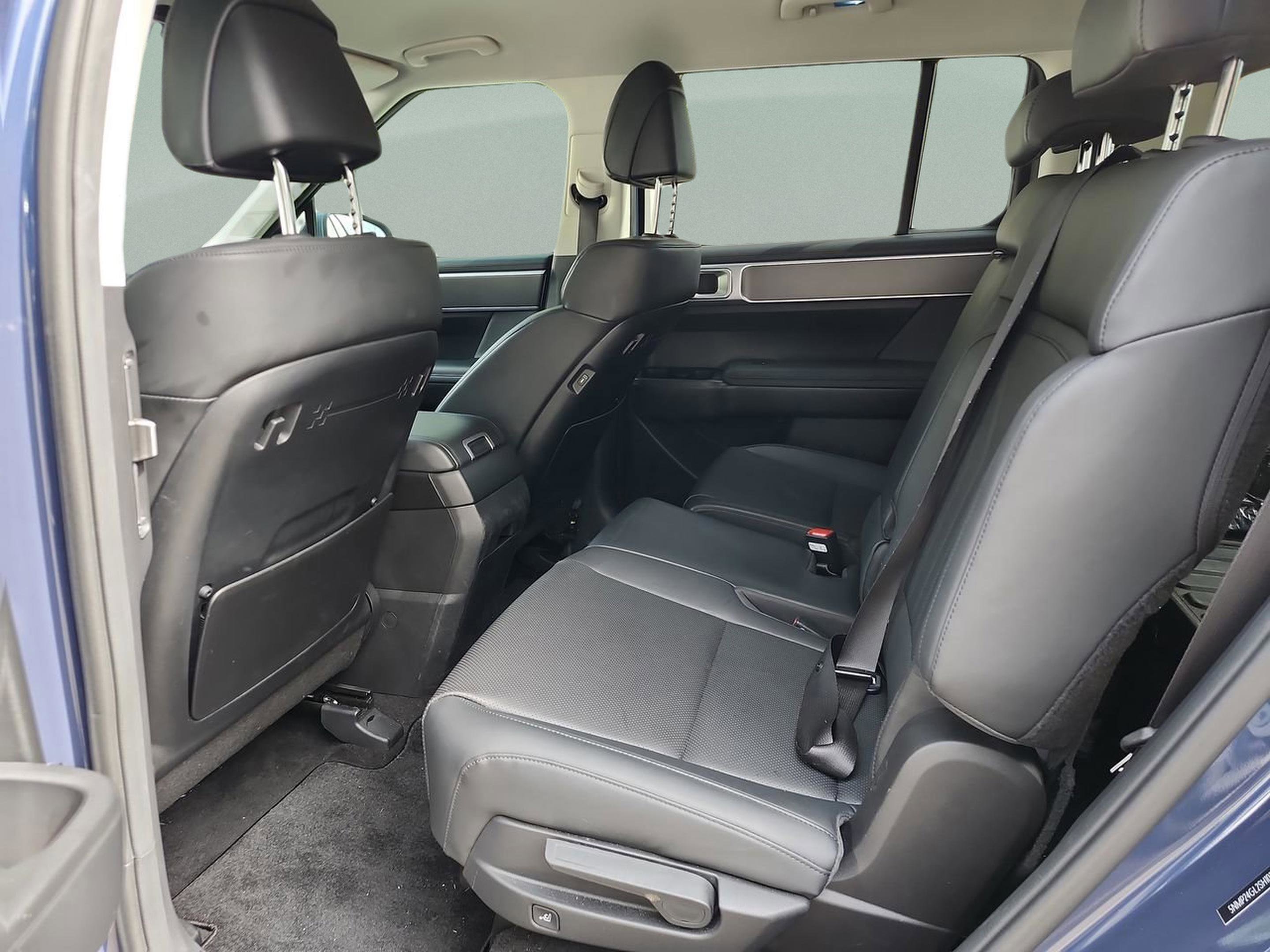 Certified 2025 Hyundai Santa Fe SEL image 17