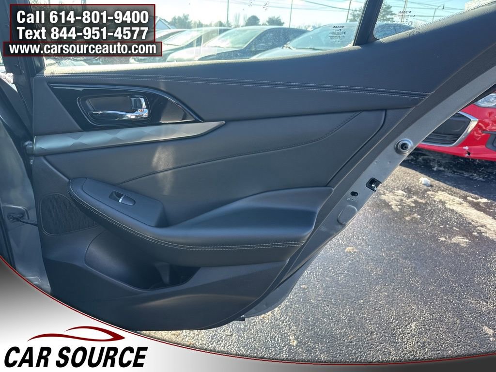 Used 2023 Nissan Maxima SL FWD image 40
