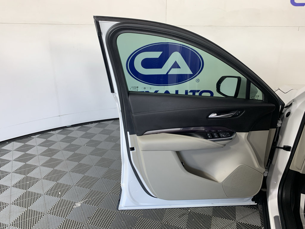 Used 2021 Cadillac XT4 Luxury w/ Cold Weather Package FWD image 13