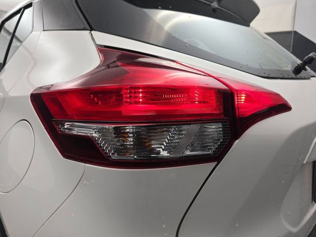Used 2020 Nissan Kicks SR FWD image 18