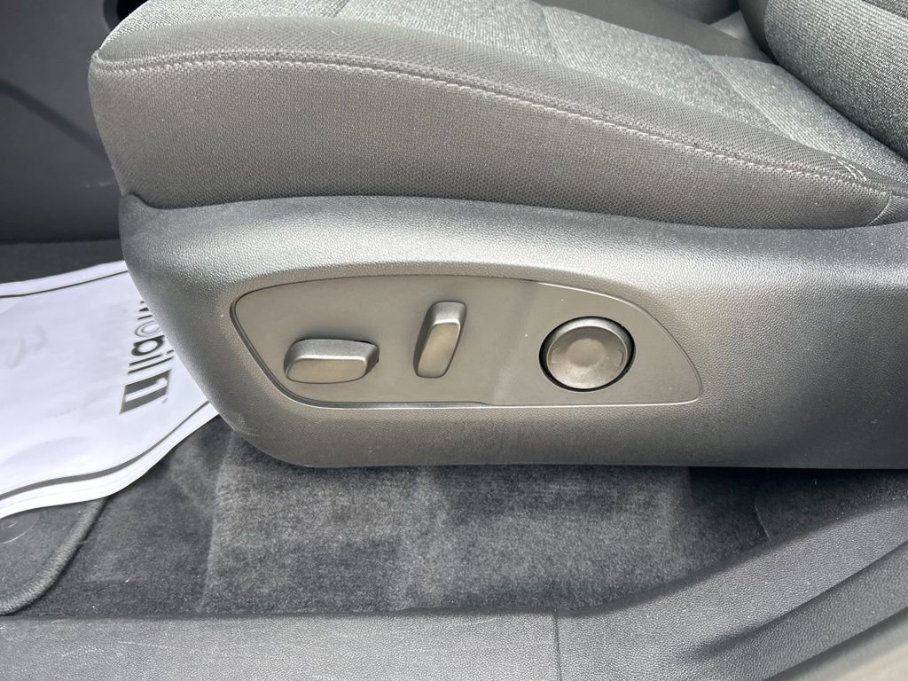 Used 2025 GMC Acadia Elevation image 16