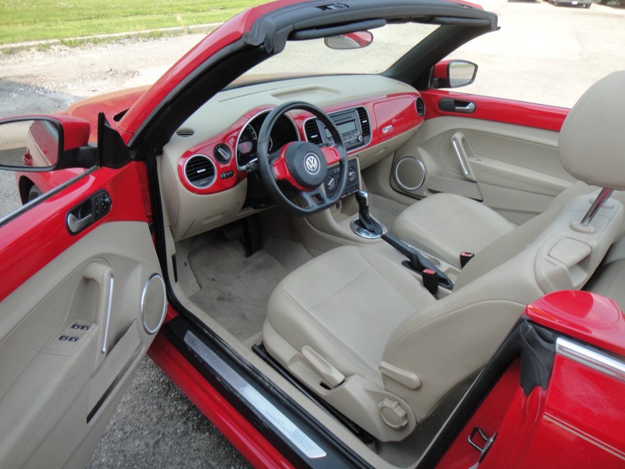 Used 2013 Volkswagen Beetle 2.5 FWD image 6