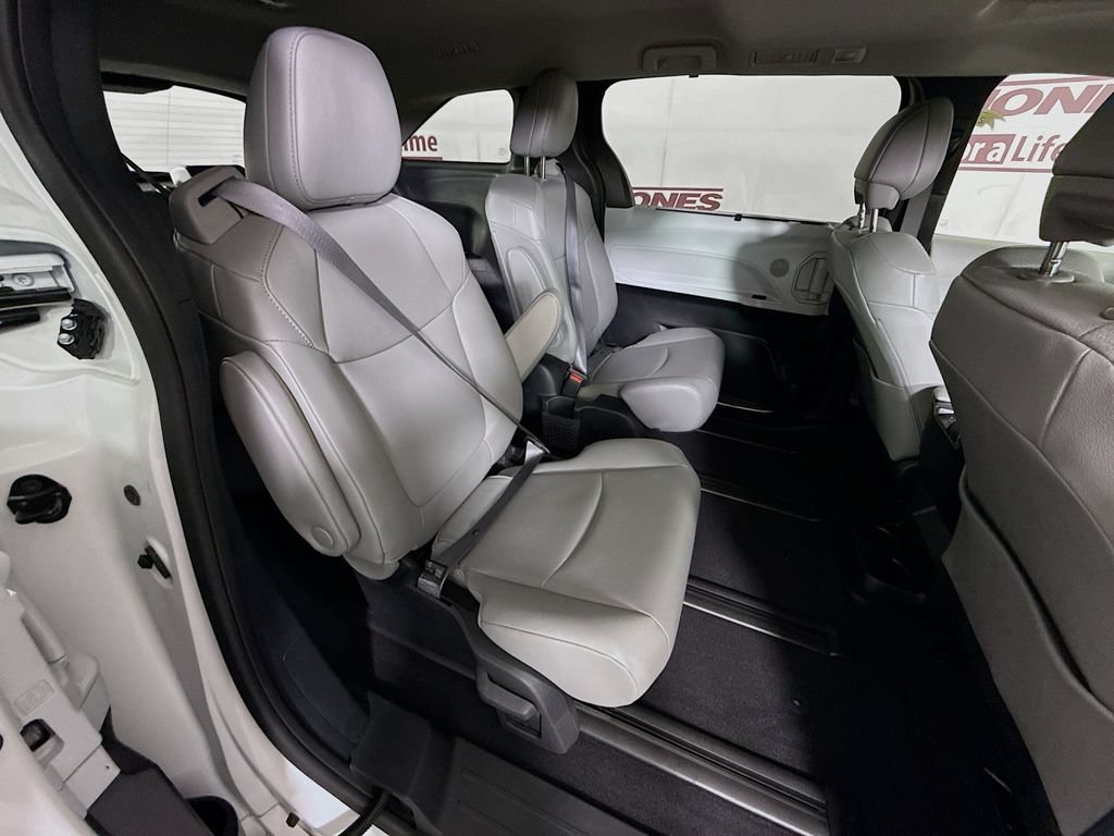 Certified 2025 Toyota Sienna XLE AWD/4WD image 33