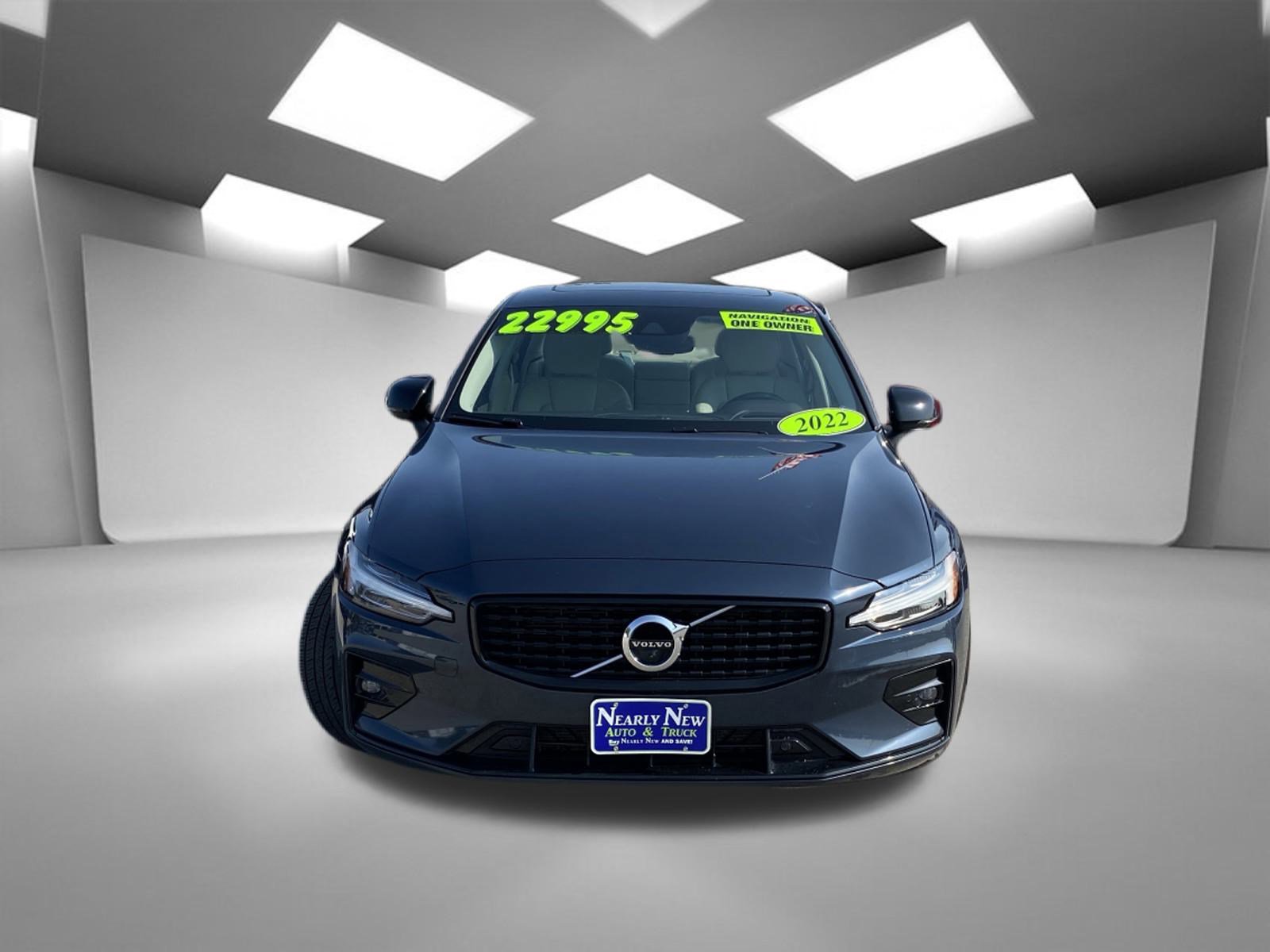 Used 2022 Volvo S60 B5 Inscription image 2