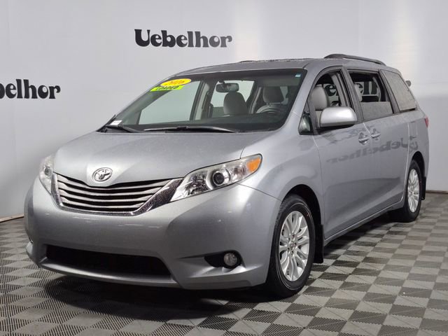 Used 2016 Toyota Sienna XLE Premium image 3