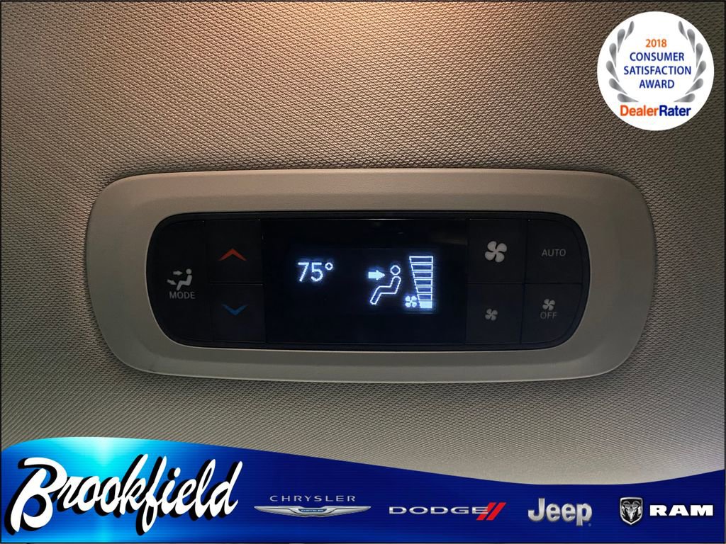 Used 2024 Chrysler Pacifica Limited FWD image 36