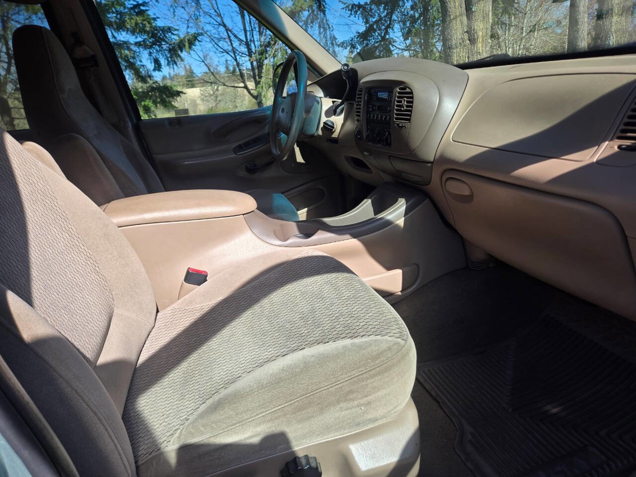 Used 1998 Ford Expedition XLT image 2