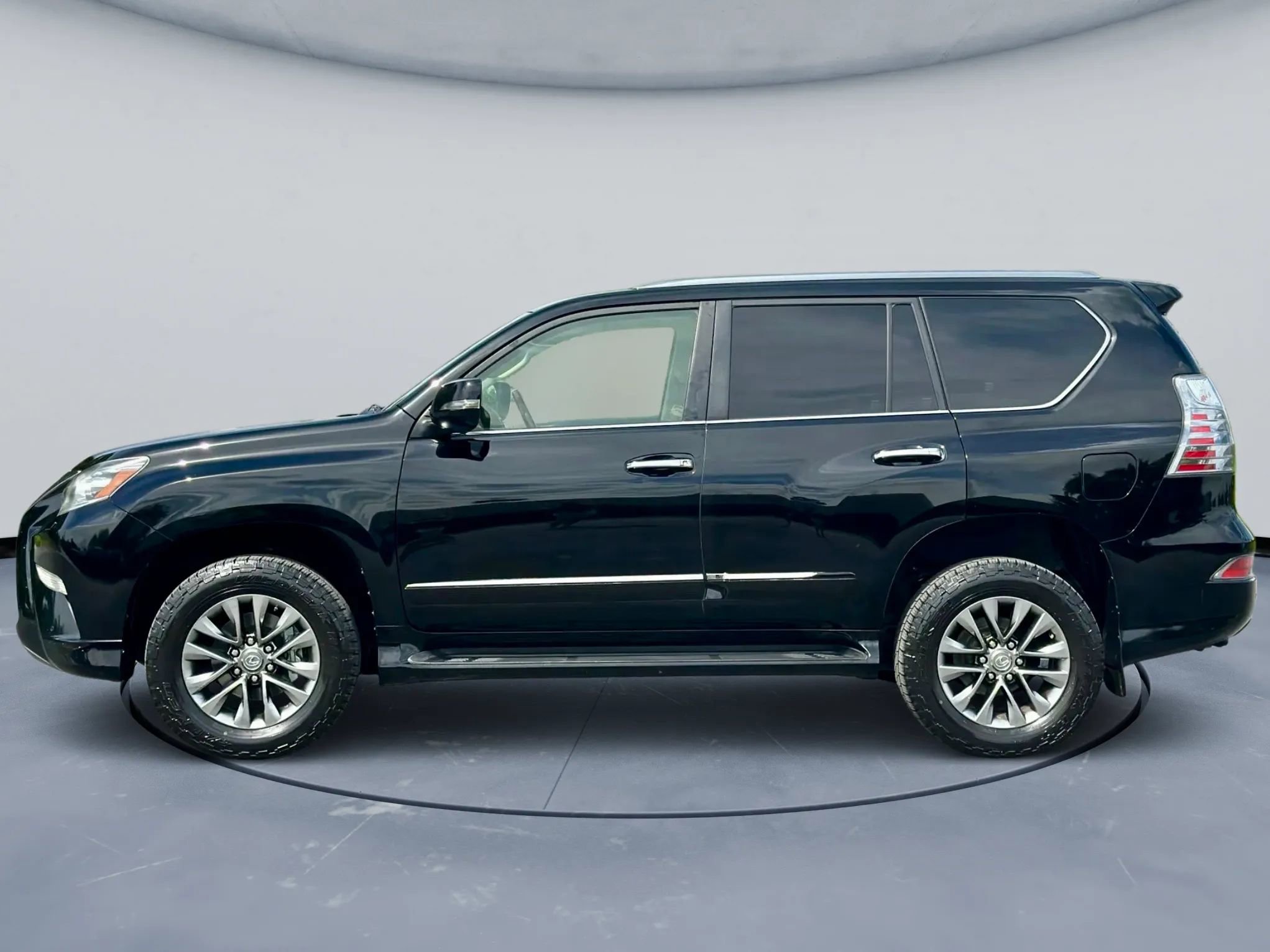Used 2014 Lexus GX 460 Luxury w/ Driver Support Package AWD/4WD image 3