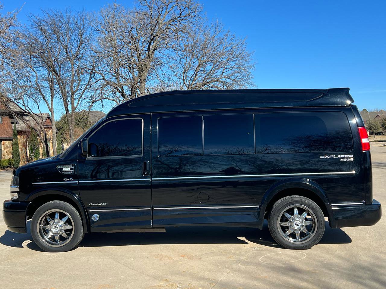 Used 2017 Chevrolet Express 2500 image 7