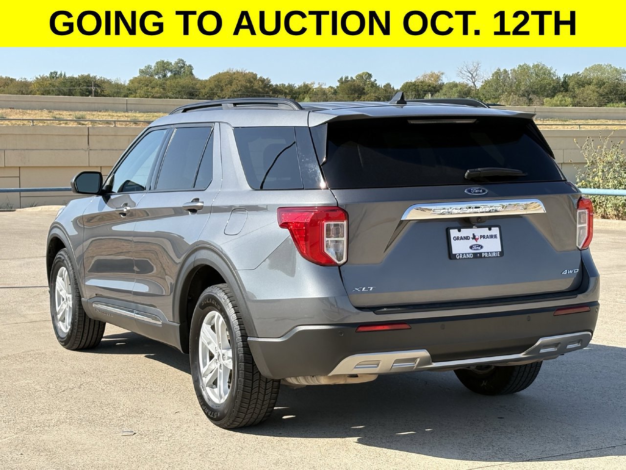 Used 2024 Ford Explorer XLT w/ Equipment Group 202A AWD/4WD image 4