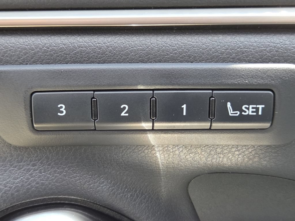 Used 2022 Lexus ES 250 w/ Premium Package AWD/4WD image 9
