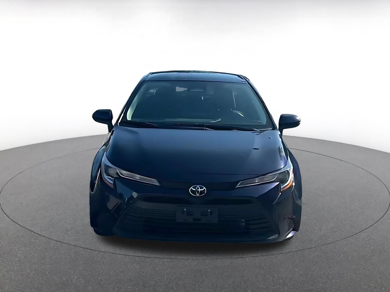 Used 2025 Toyota Corolla LE FWD image 4