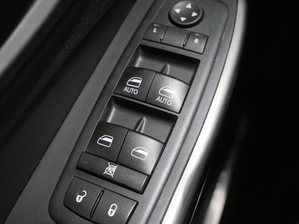 Used 2020 Jeep Cherokee Limited AWD/4WD image 14