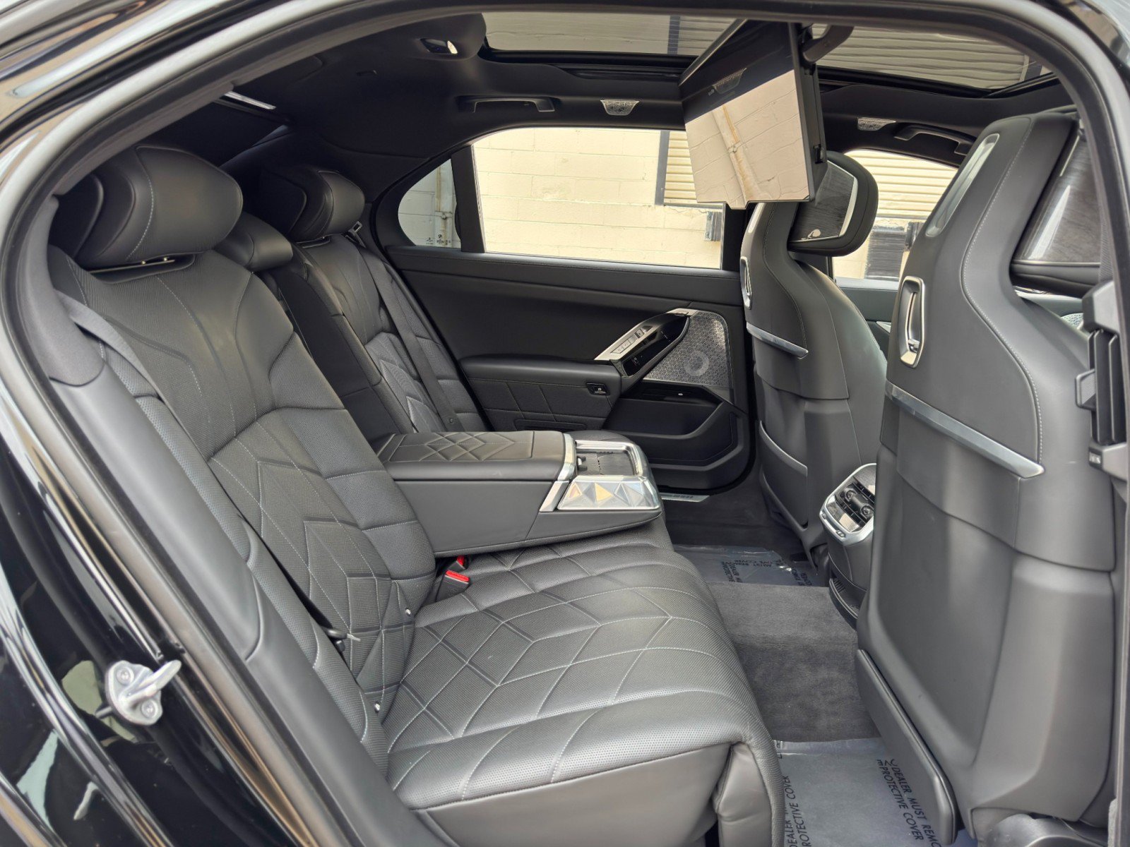 Used 2023 BMW 760i xDrive AWD/4WD image 58