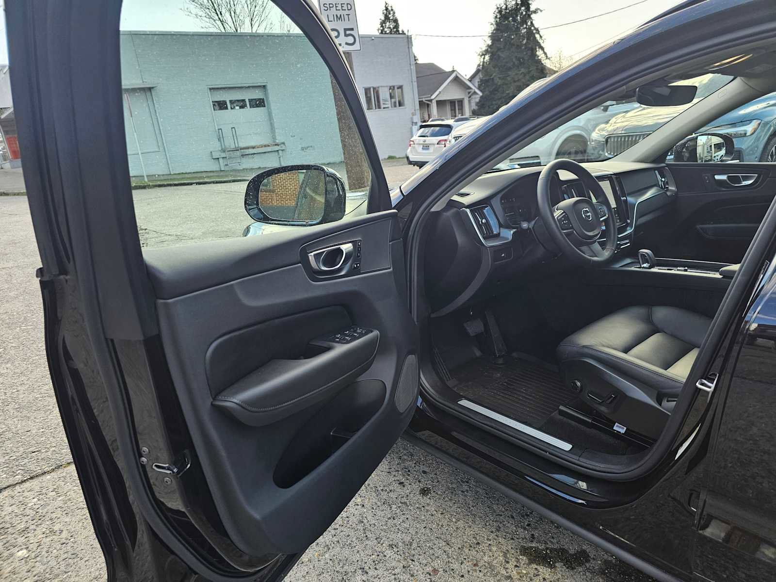 Used 2025 Volvo XC60 B5 Core w/ Protection Package Premier image 22