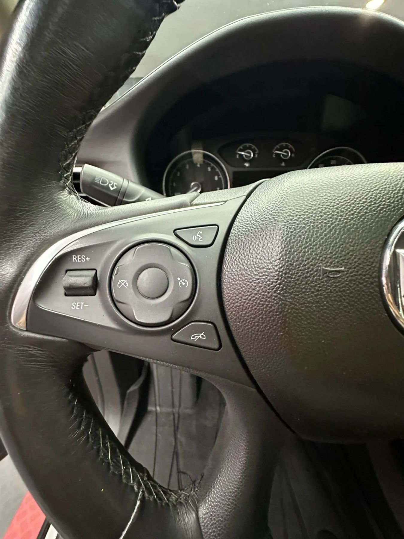 Used 2018 Buick Enclave Essence image 15