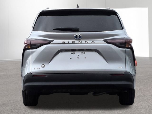 Certified 2025 Toyota Sienna XLE FWD image 6