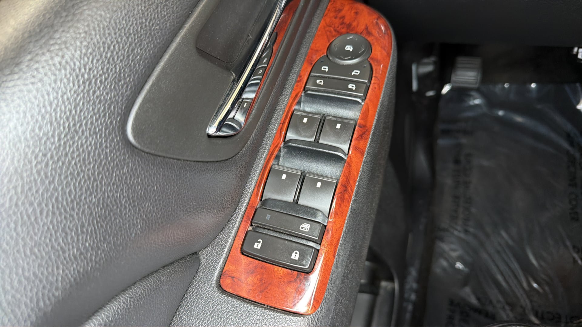 Used 2010 Chevrolet Tahoe LTZ AWD/4WD image 18