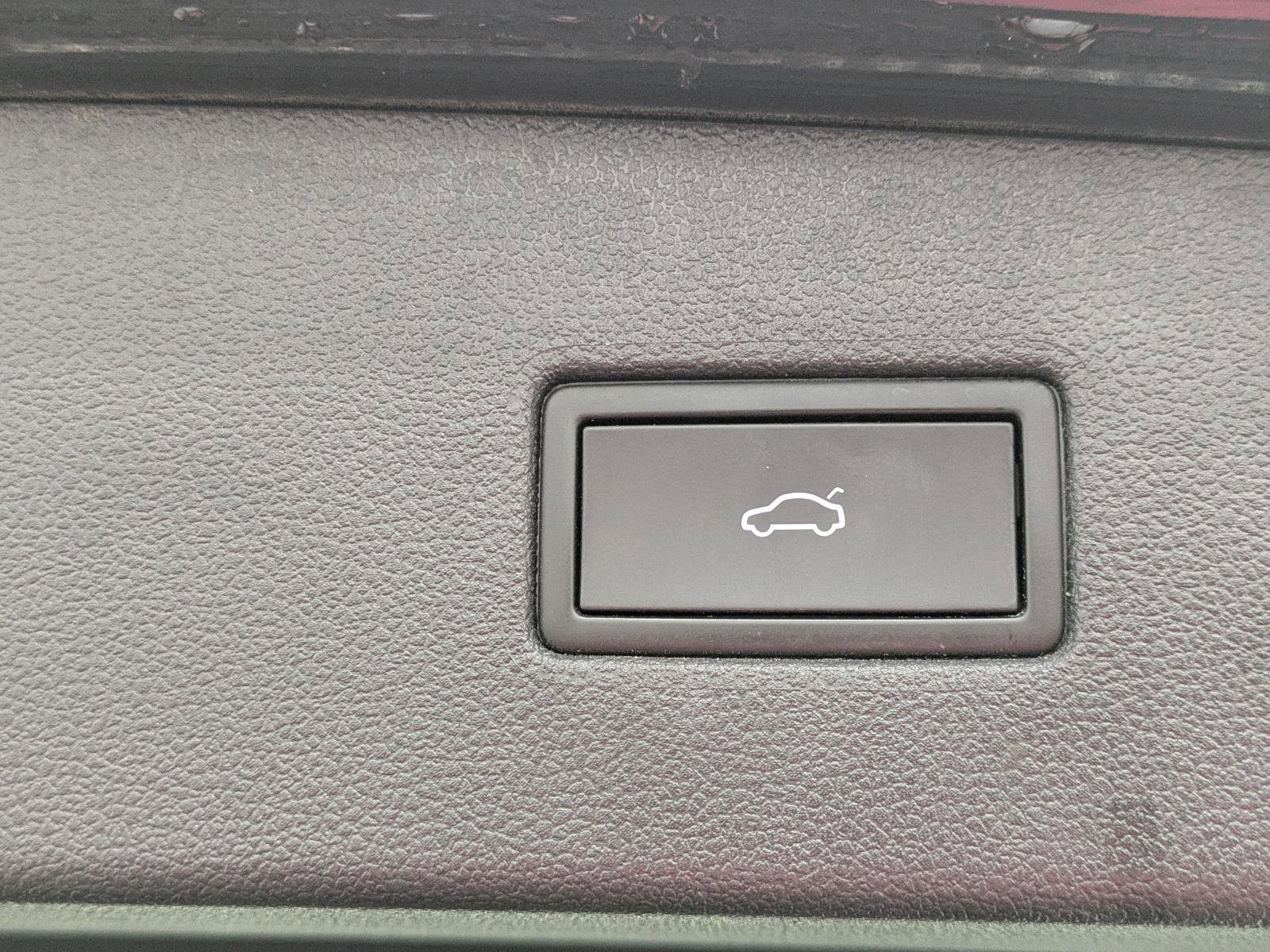 Used 2022 Volkswagen Tiguan SE image 15