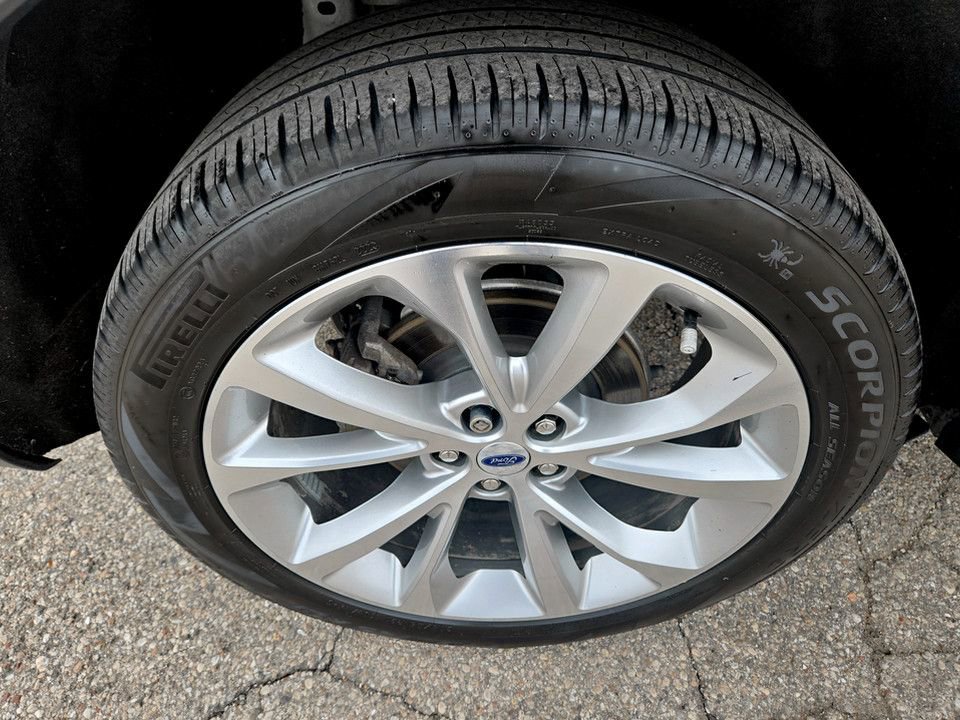 Used 2023 Ford Explorer Platinum w/ Technology Package image 35