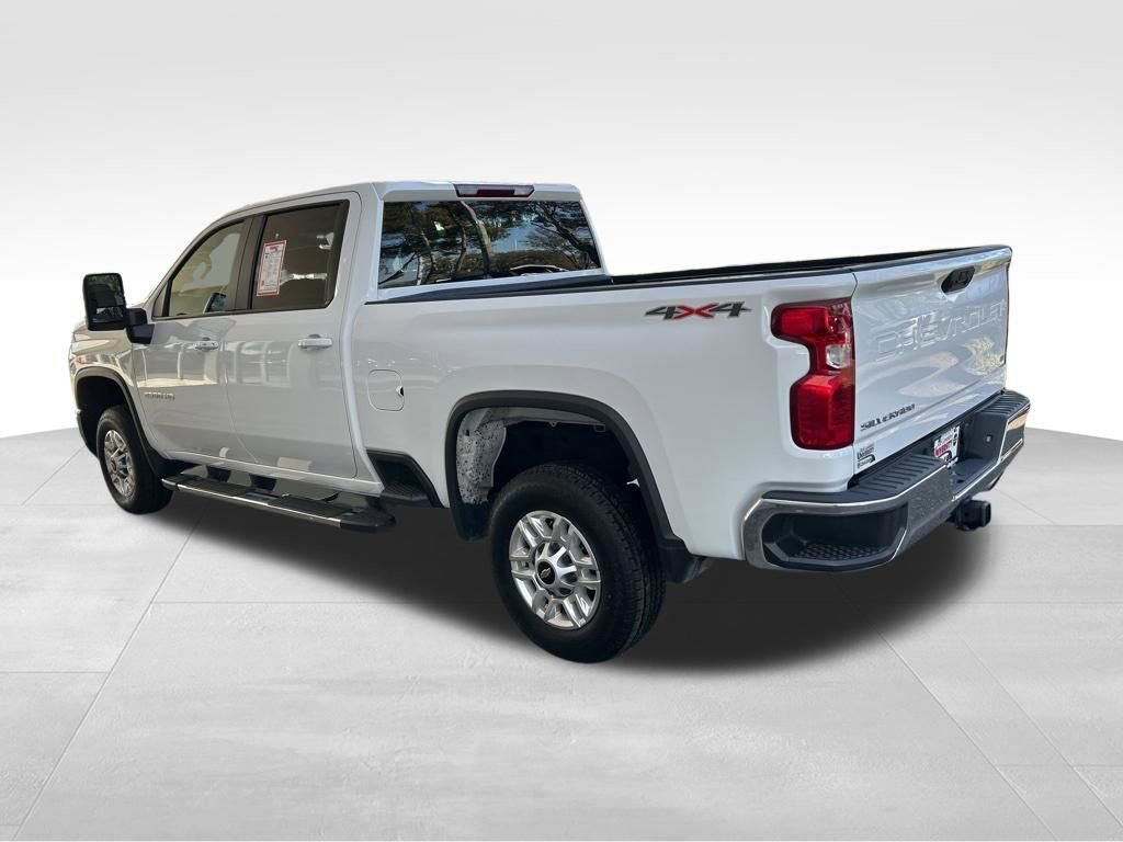 Used 2024 Chevrolet Silverado 2500 LT AWD/4WD image 4