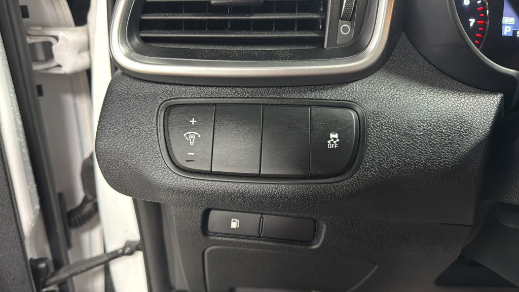 Used 2020 Kia Sorento L FWD image 19