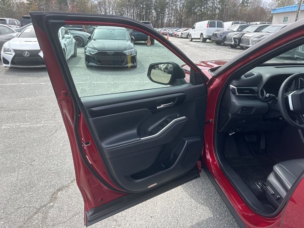 Used 2021 Toyota Highlander XSE image 24