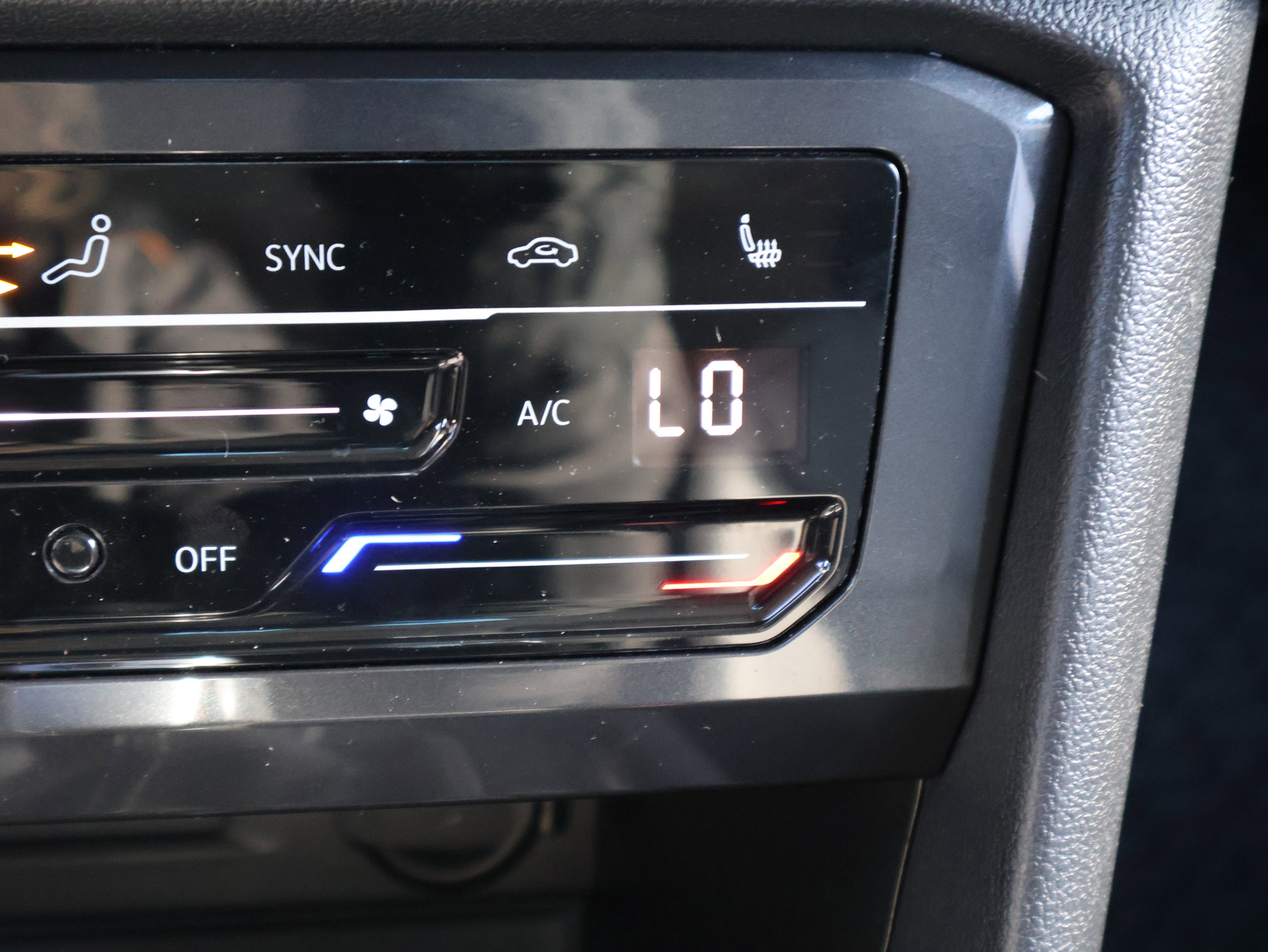 Used 2022 Volkswagen Tiguan SE w/ Panoramic Sunroof Package image 29