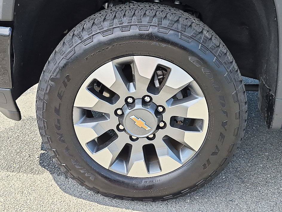Used 2025 Chevrolet Silverado 2500 Custom AWD/4WD image 10