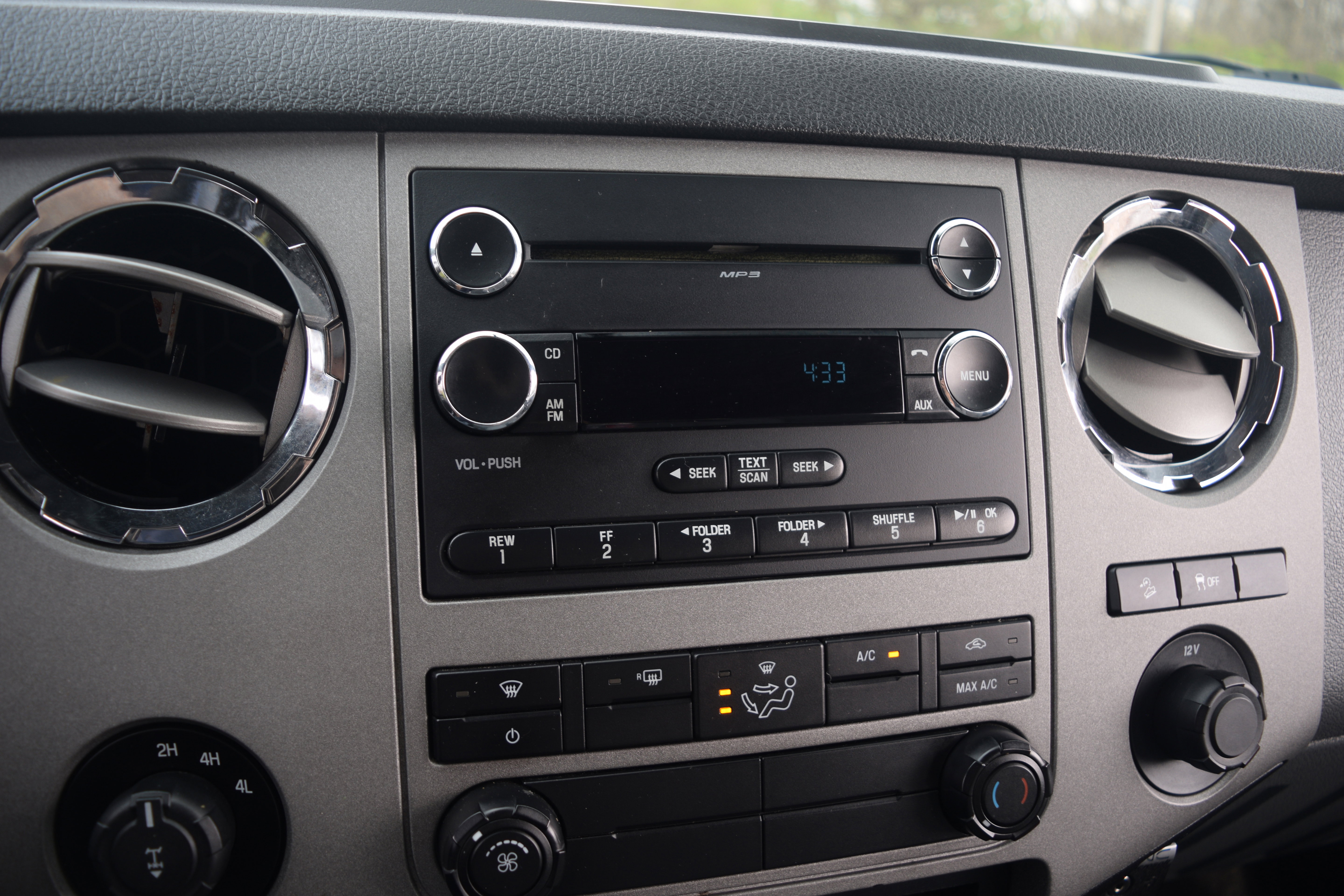 Used 2013 Ford F250 XLT w/ XLT Premium Pkg image 9