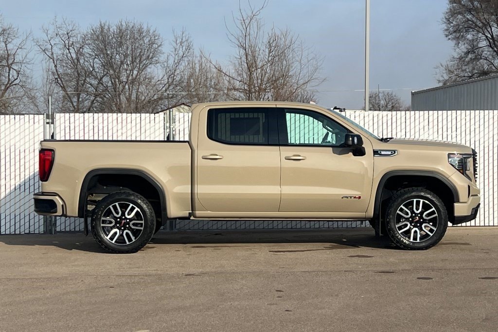 Certified 2022 GMC Sierra 1500 AT4 w/ AT4 Preferred Package image 3