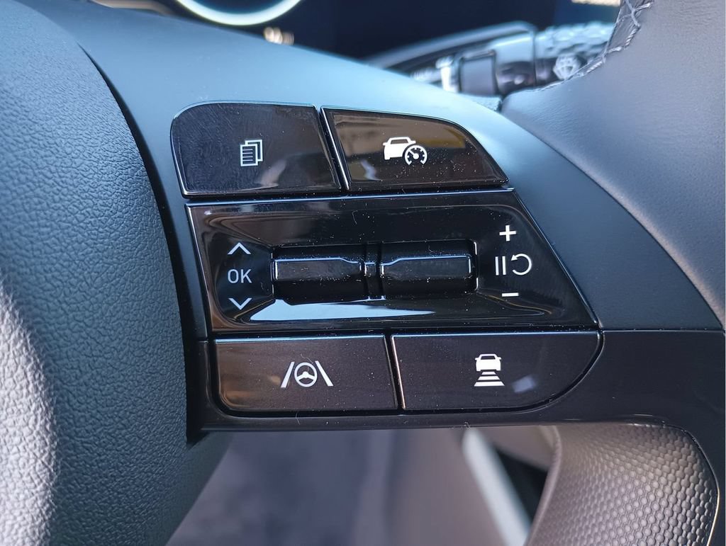Certified 2024 Hyundai Elantra Limited FWD image 28