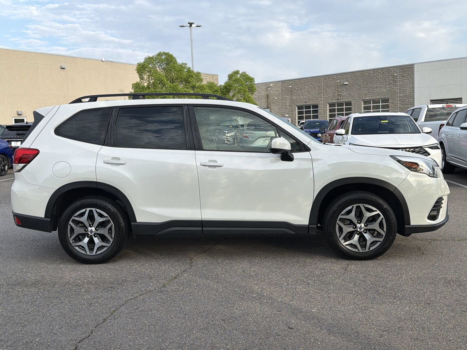 Used 2023 Subaru Forester Premium AWD/4WD image 2