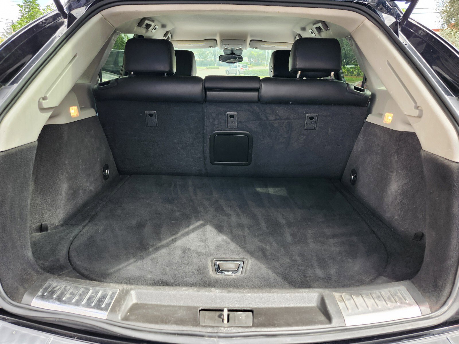 Used 2012 Cadillac SRX FWD image 7