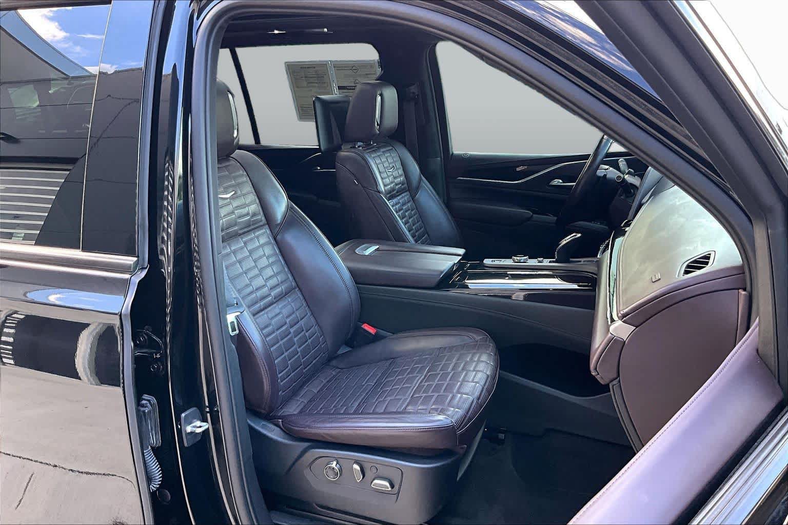 Used 2023 Cadillac Escalade ESV Sport Platinum AWD/4WD image 9