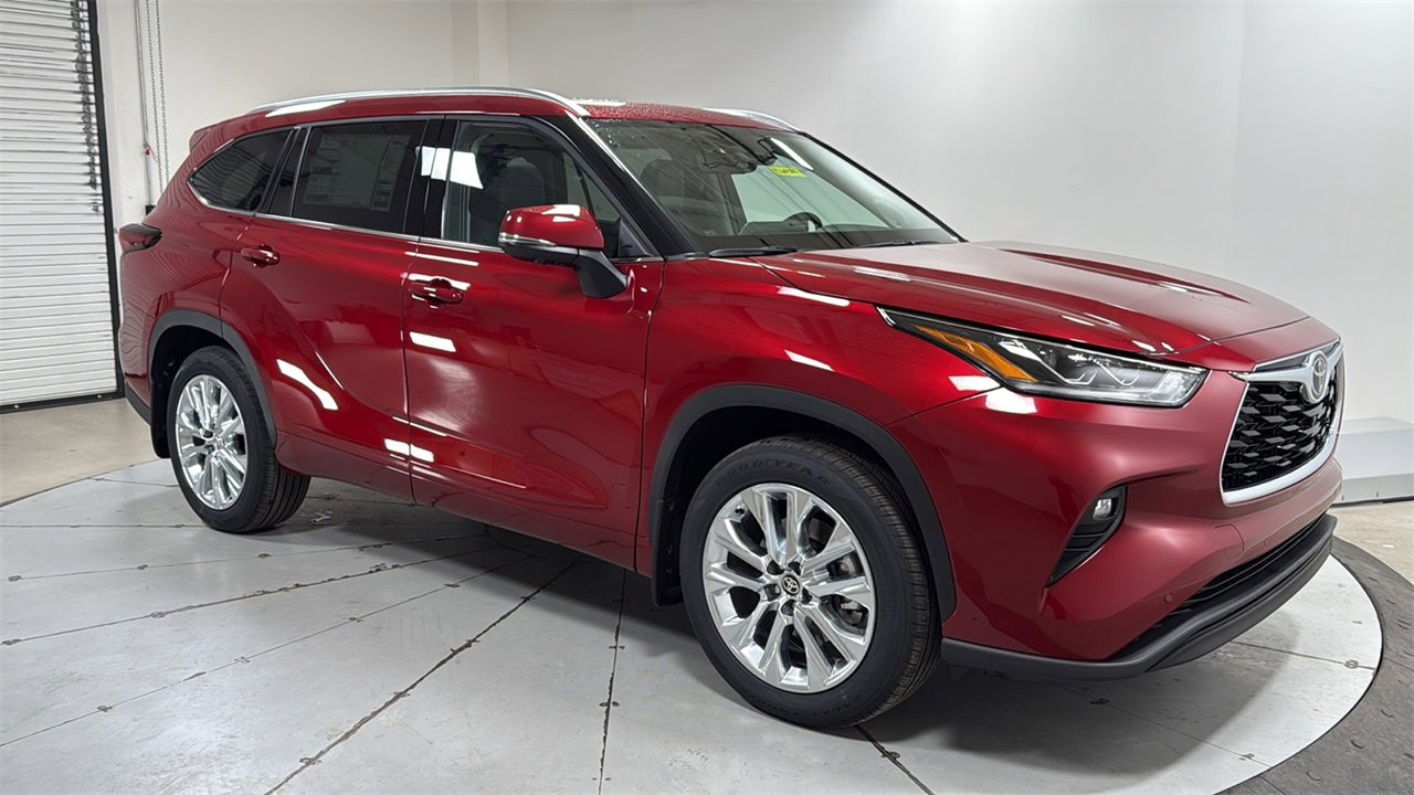 New 2026 Toyota Highlander Limited image 3