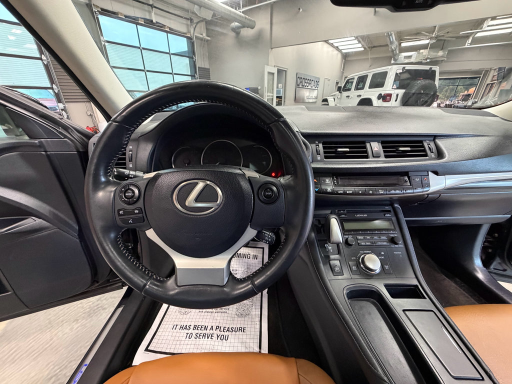 Used 2015 Lexus CT 200h FWD image 11