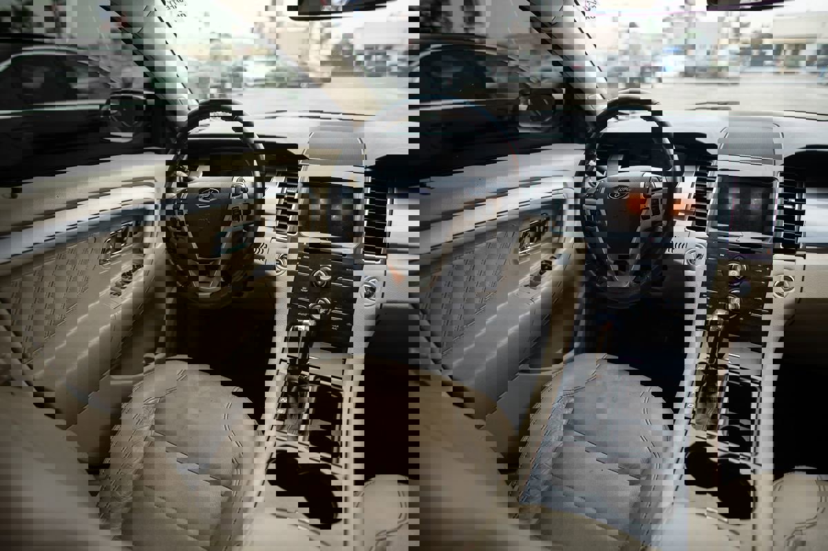 Used 2018 Ford Taurus SEL w/ Equipment Group 201A image 22