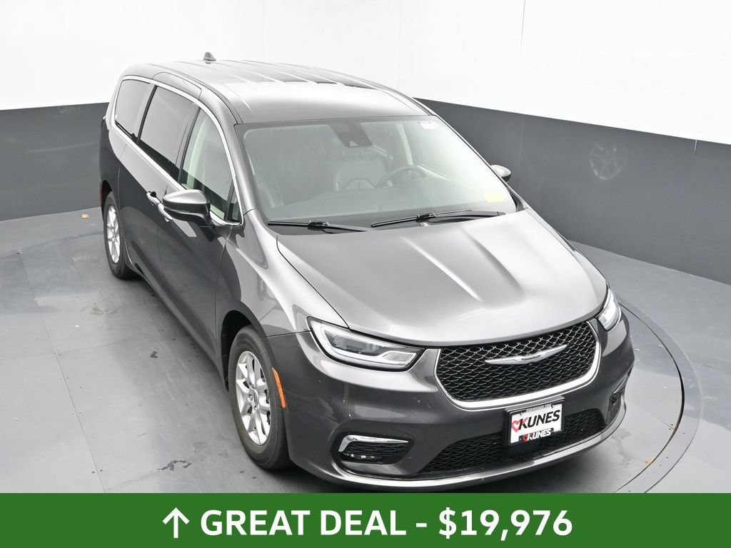 Used 2023 Chrysler Pacifica Touring-L FWD image 35
