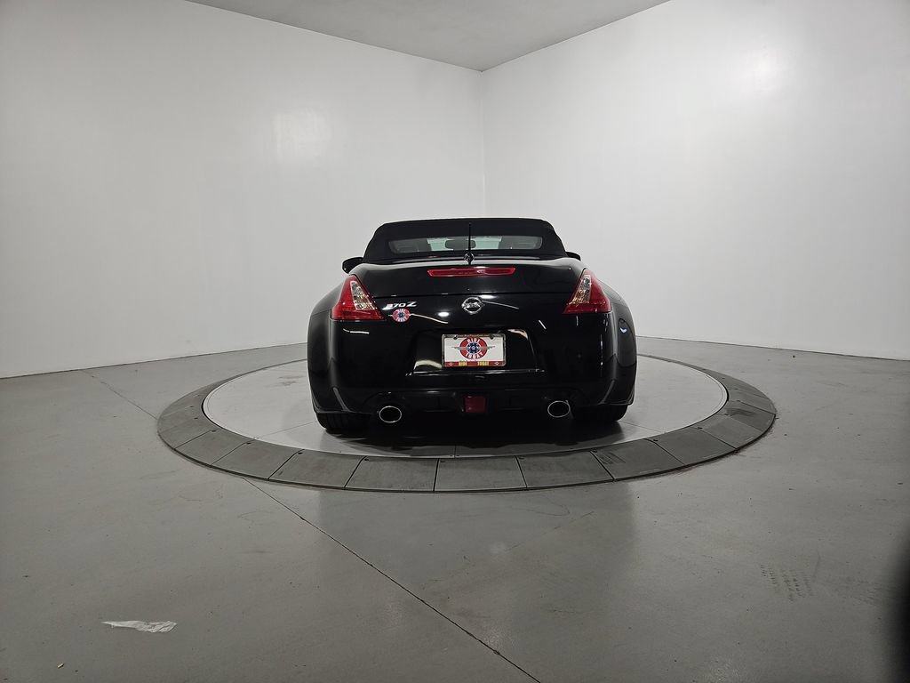 Used 2013 Nissan 370Z Touring w/ Sport Pkg RWD image 4