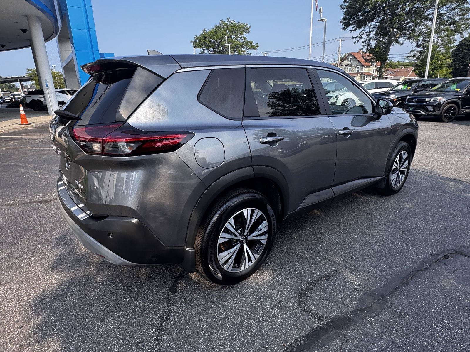 Used 2023 Nissan Rogue SV AWD/4WD image 7