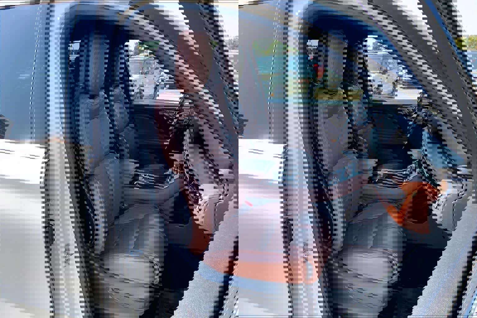 Used 2025 Lincoln Aviator Reserve w/ Equipment Group 201A image 9