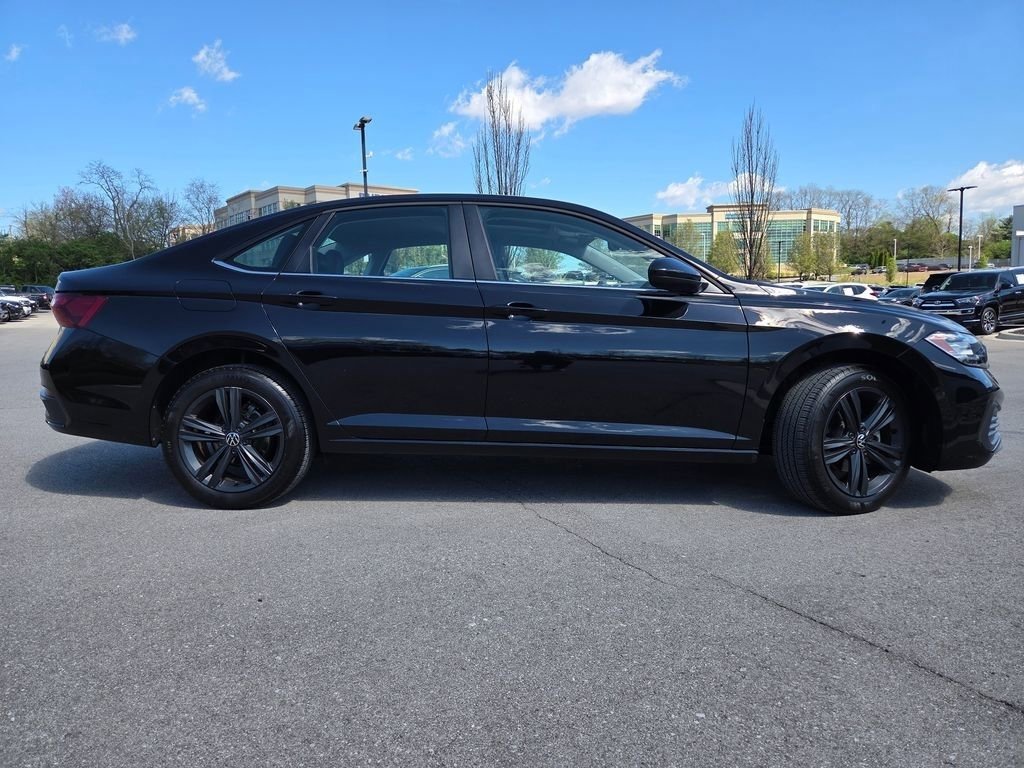 Used 2024 Volkswagen Jetta SE image 25